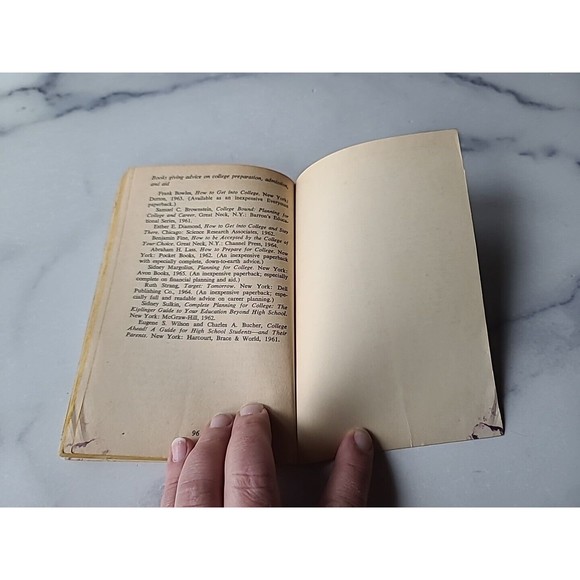 How to Get College Scholarships by Gene R. Hawes - pb - Picture 8 of 10